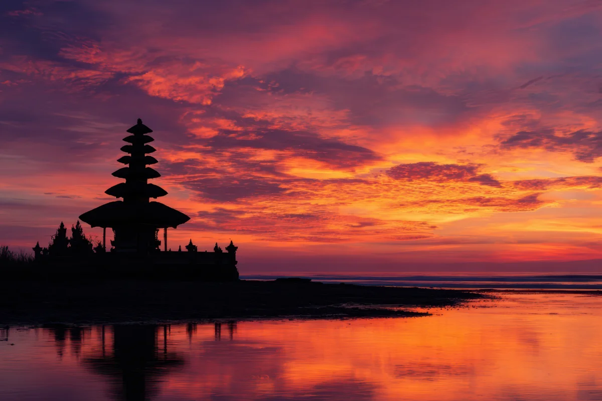 Lake Tamblingan sunrise in North Bali