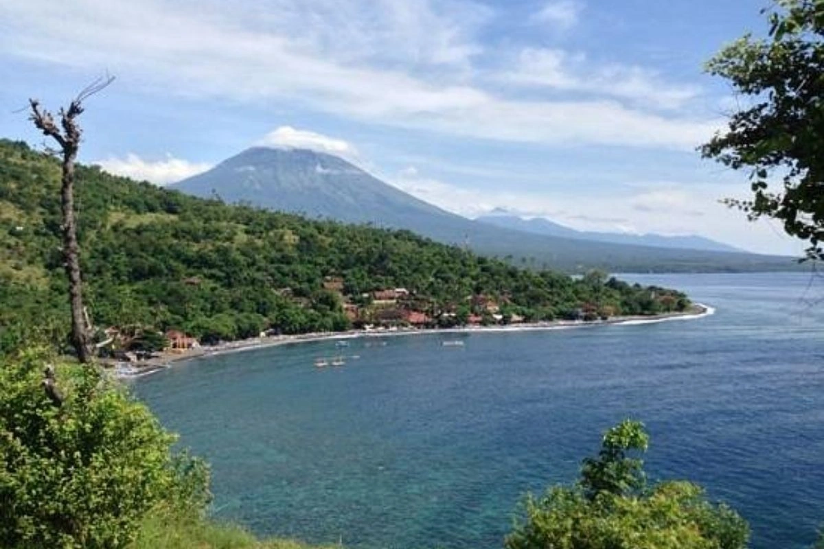Amed Beach sunrise in Bali