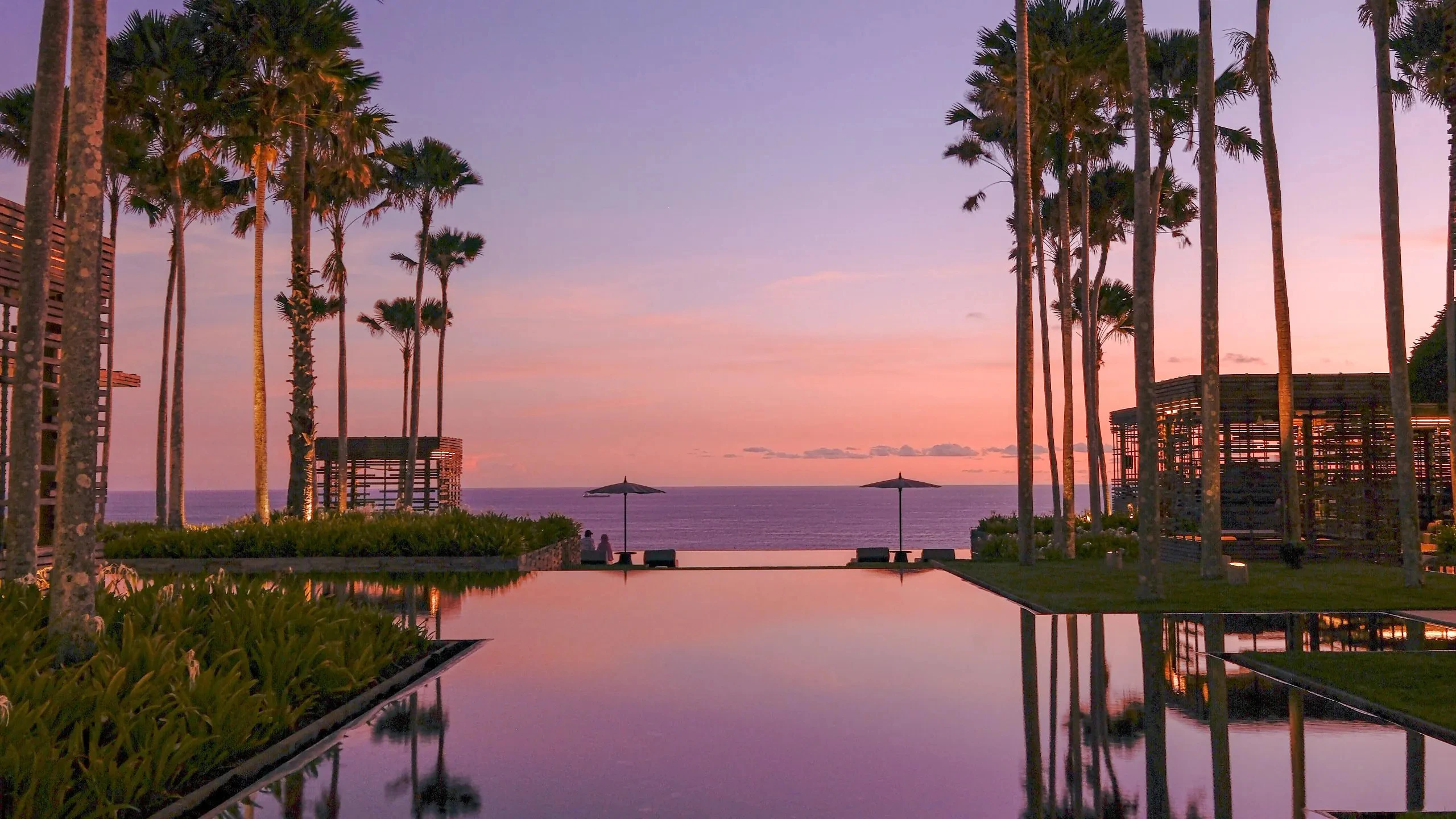 Alila Villas Uluwatu infinity pool overlooking the ocean