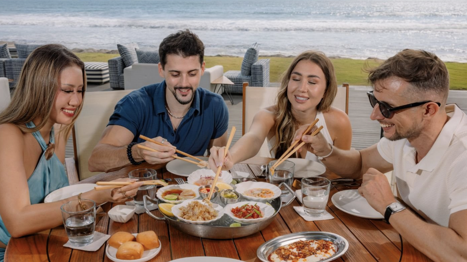 Starfish Bloo brunch buffet seafood and ocean view Bali